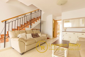 Townhouse with roof terrace and community pool in Lexington Realty