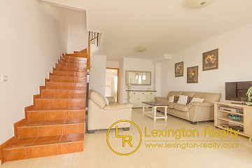 Townhouse with roof terrace and community pool in Lexington Realty