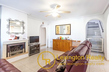 Detached villa with private pool in Lexington Realty