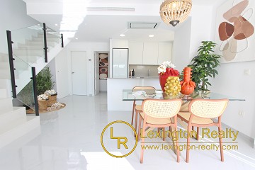 New Villas in a gated community and golf course in Lexington Realty