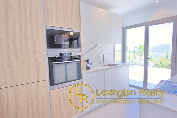 Exclusive villas in Sierra Cortina: Garage, Terrace and private pool in Lexington Realty