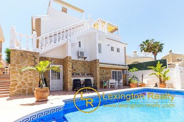 4 bedroom villa wirh private pool for sale in Gran Alacant in Lexington Realty