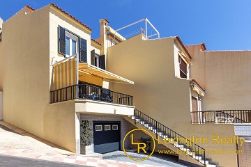 Corner townhouse in walking distance to beach in Arenales del Sol in Lexington Realty