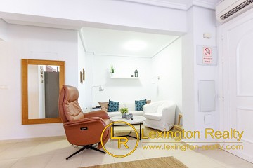 Ground floor apartment with community pool in Lexington Realty