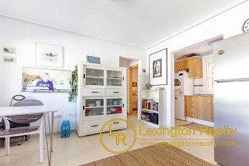 Ground floor apartment with community pool in Lexington Realty