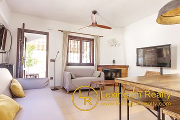 Townhouse within walking distance to the beach with a parking space in Lexington Realty