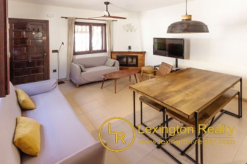 Townhouse within walking distance to the beach with a parking space in Lexington Realty