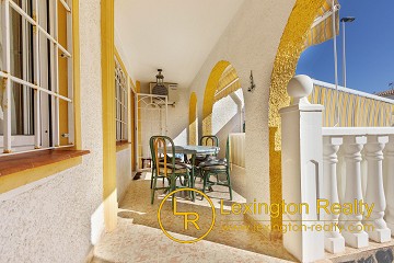 Ground floor apartment with community pool in Lexington Realty