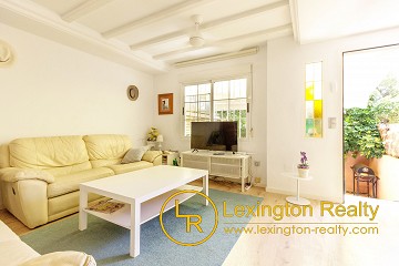 Townhouse in walking distance to the beach and community pool in Lexington Realty