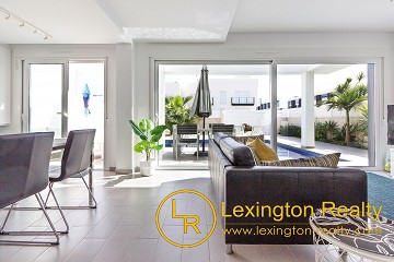 Modern house with private pool in Lexington Realty