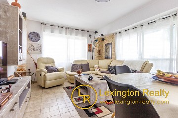 Spacious apartment within walking distance of the beach in Lexington Realty