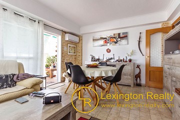 Spacious apartment within walking distance of the beach in Lexington Realty