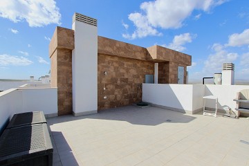 Penthouse with views in Lexington Realty