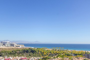 Sea view apartment close to the beach in Lexington Realty