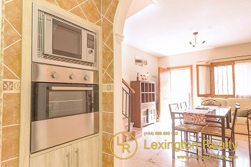 Completely renovated townhouse with community pool in Lexington Realty