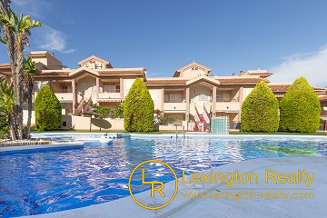 Corner townhouse in walking distance to the beach in Lexington Realty