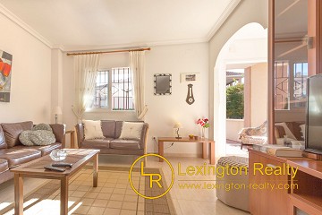 Corner townhouse in walking distance to the beach in Lexington Realty