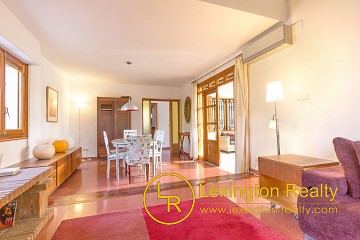 Charming villa in gated area in Lexington Realty