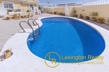 Villa med privat pool in Lexington Realty