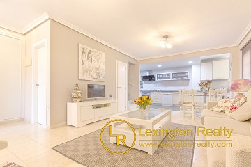 Adosado en esquina completamente renovado in Lexington Realty