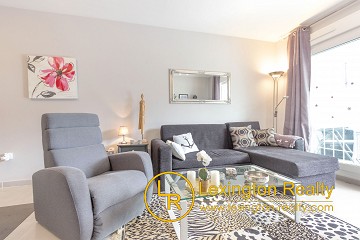 Modern apartment with sea views in Lexington Realty