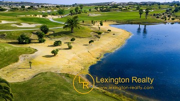 Modern semi-detached Villa in Golf Resort in Lexington Realty