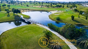 Modern semi-detached Villa in Golf Resort in Lexington Realty