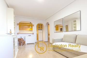 Ground floor apartment with community pool in Lexington Realty