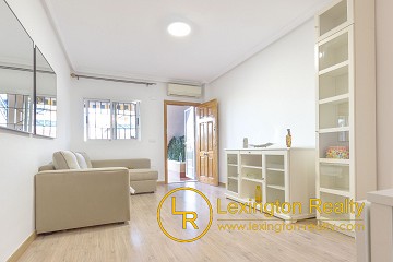 Ground floor apartment with community pool in Lexington Realty