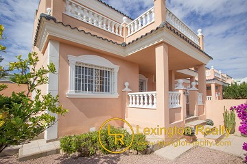 Corner townhouse for sale in Gran Alacant