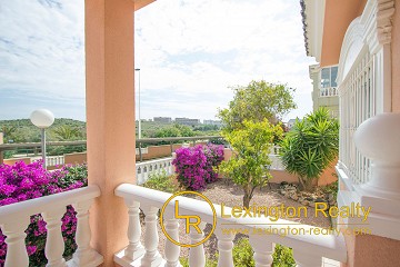 Corner townhouse for sale in Gran Alacant in Lexington Realty