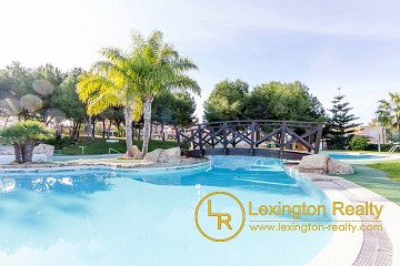 Casa adosada con piscina comunitaria en venta en Gran Alacant in Lexington Realty