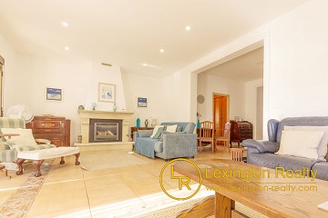 Detached villa in Balsares with guest house and private swimming pool in Lexington Realty